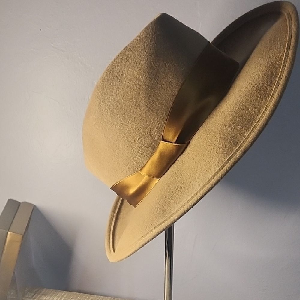 Theory Tan Fedora With Gold Ribbon Nwt